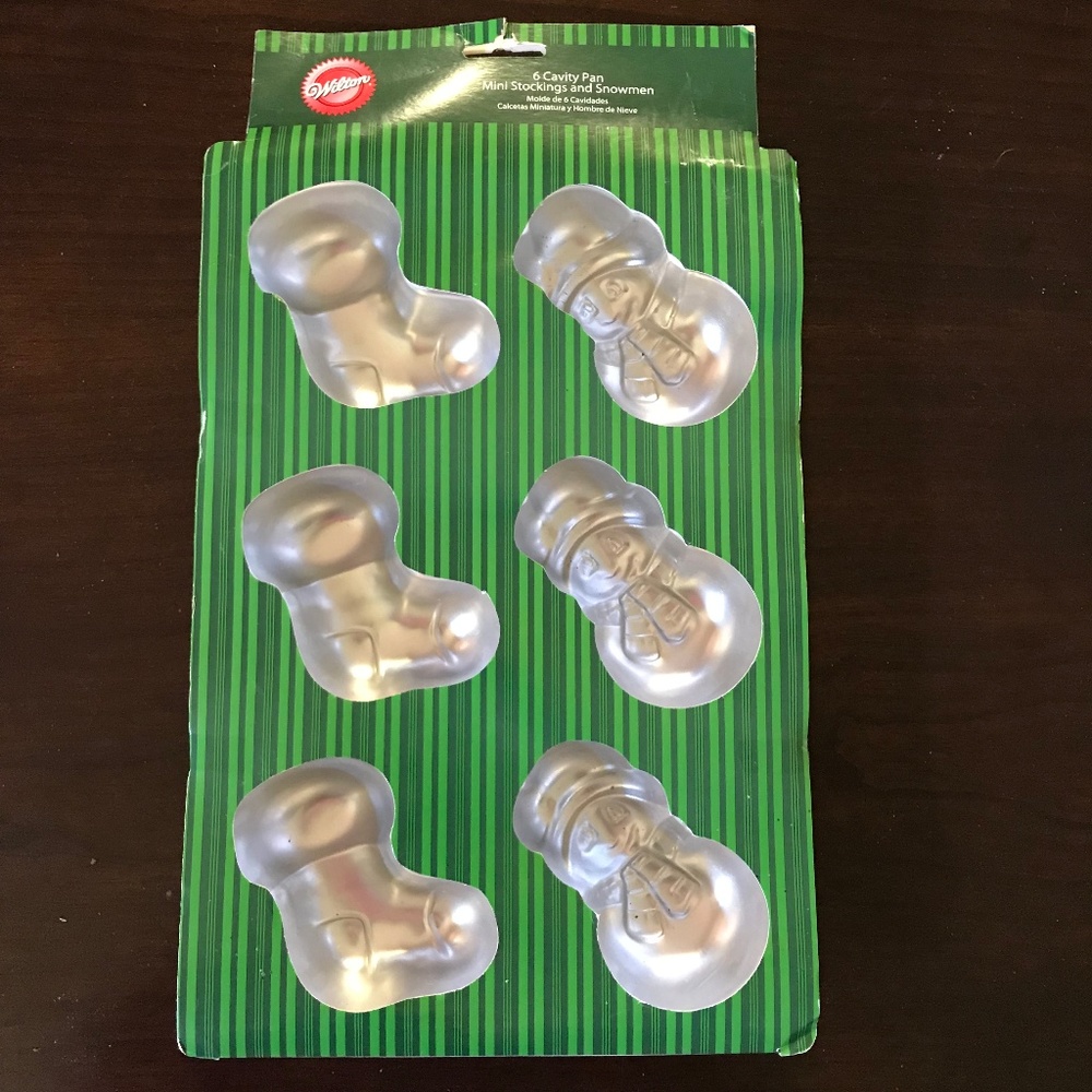 Wilton Mini Stockings & Snowmen 6-cav Cake Pan NWT